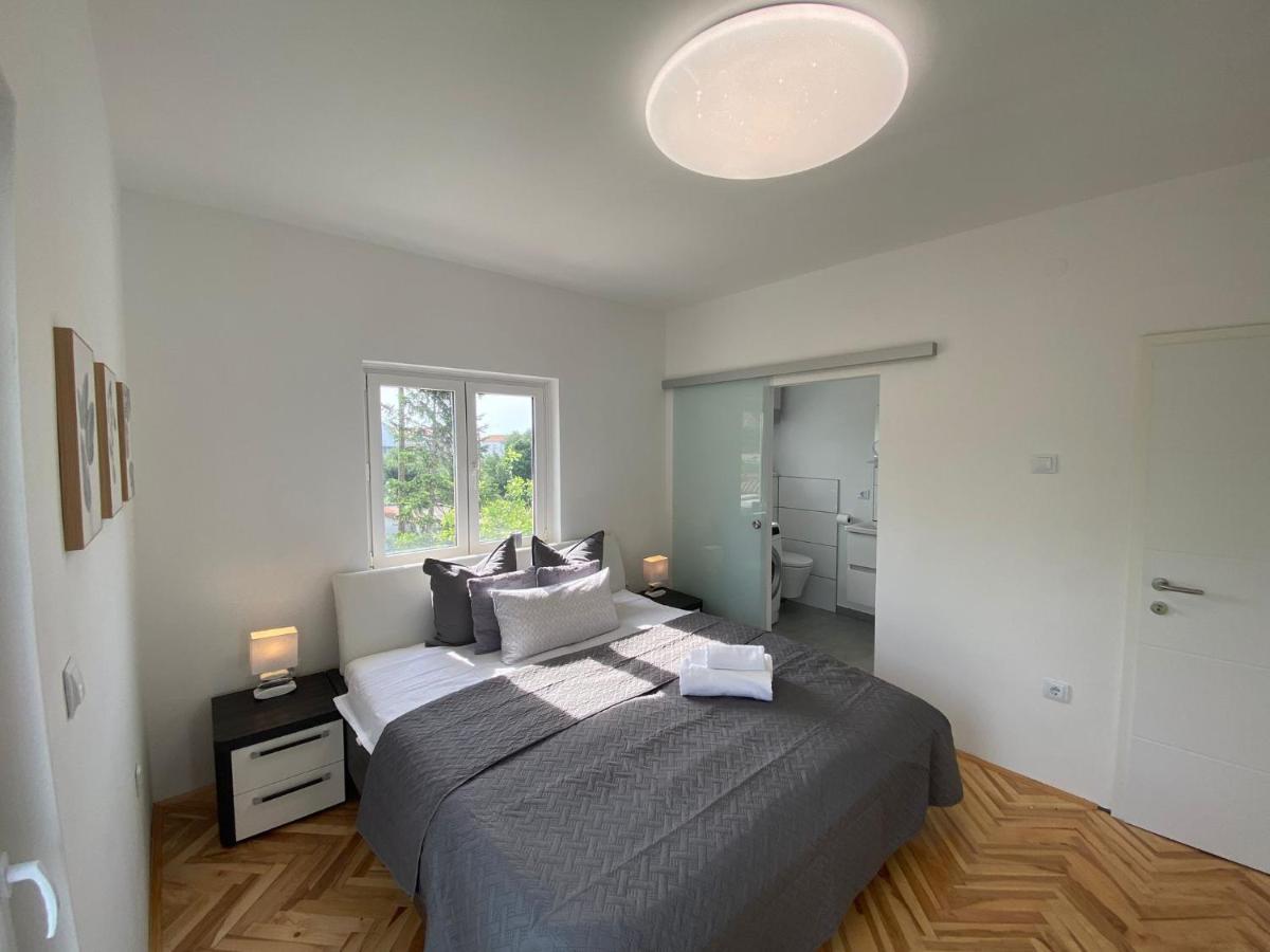 Apartment Milena Kastela Mit Whirlpool Extérieur photo