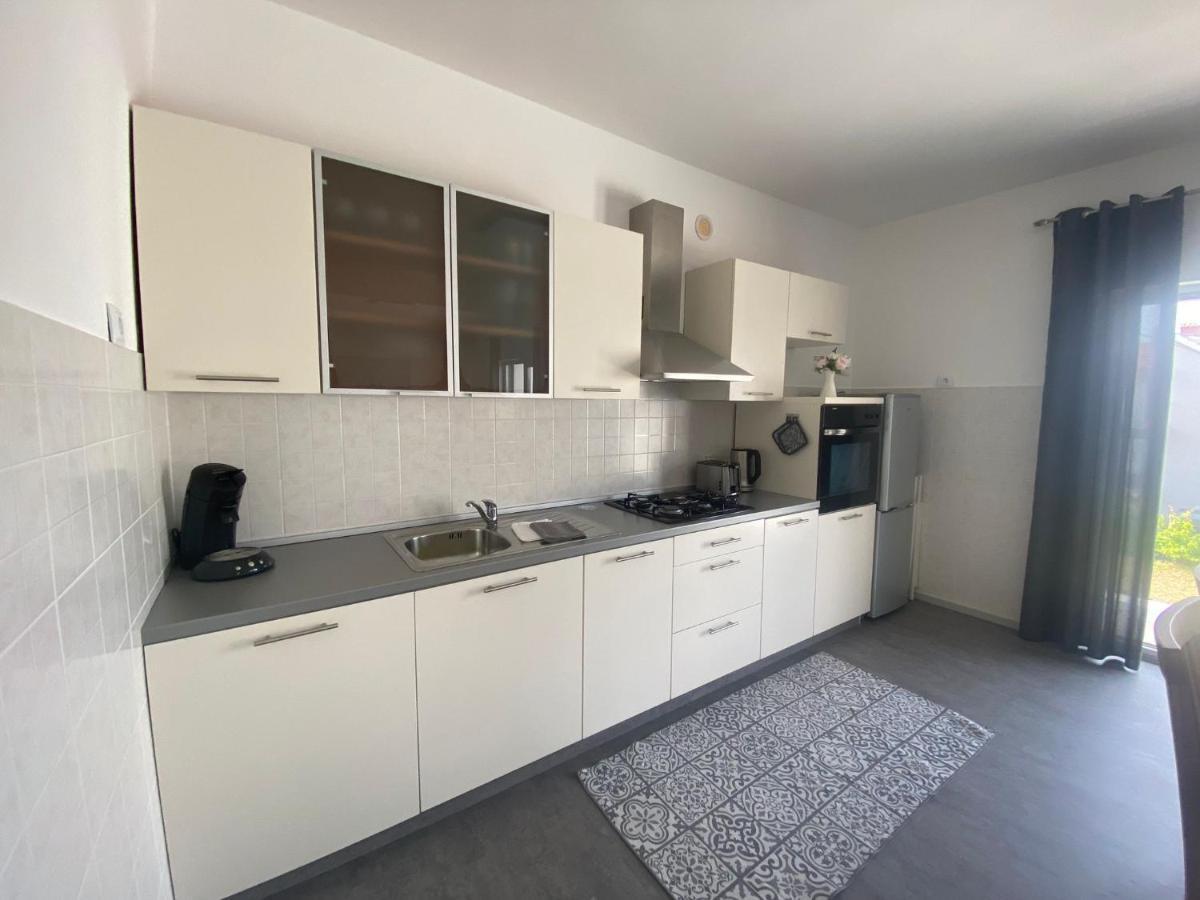Apartment Milena Kastela Mit Whirlpool Extérieur photo