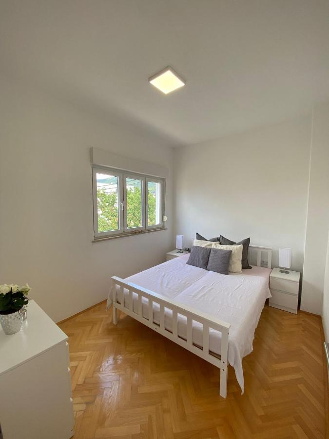 Apartment Milena Kastela Mit Whirlpool Extérieur photo